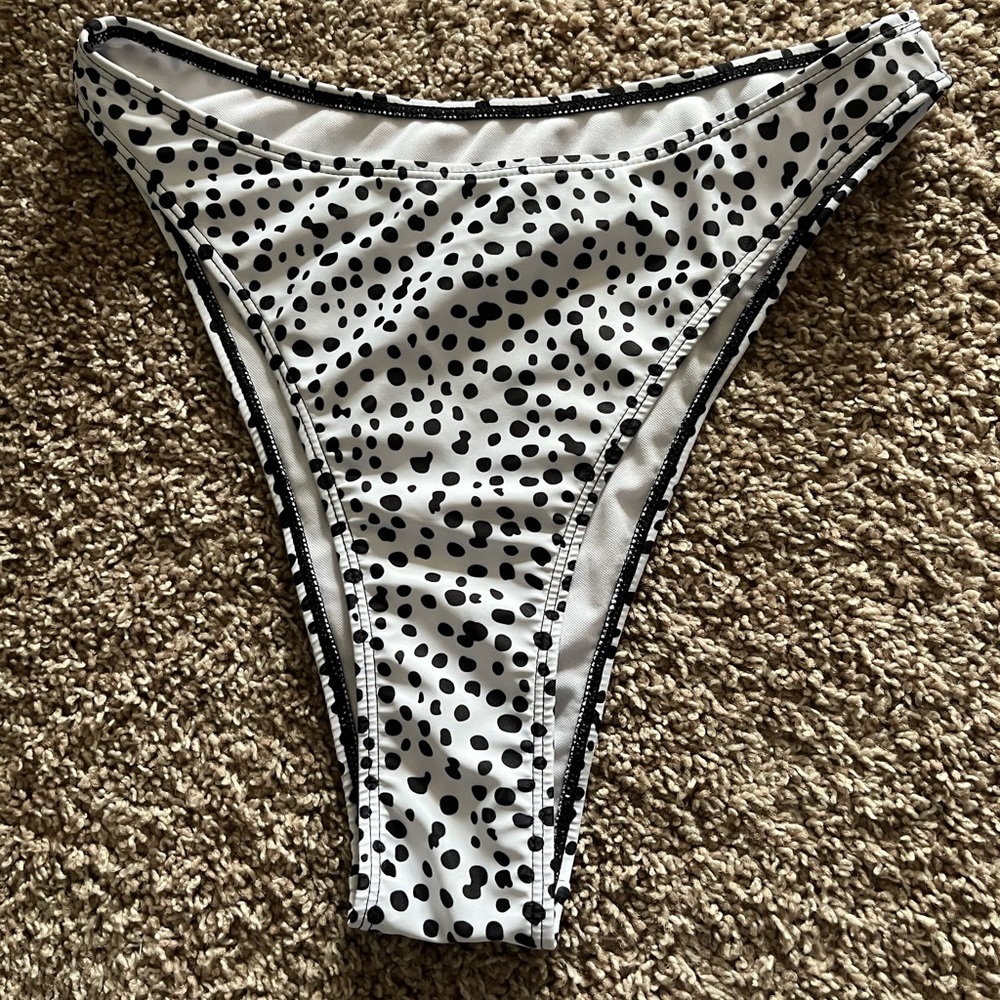 Never worn - Very high-waisted bikini bottom - black and white polka dots